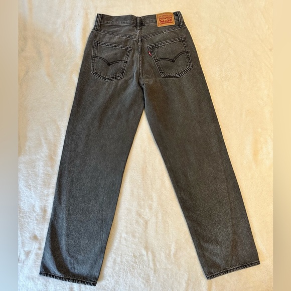 Women’s Levi’s Jeans - Picture 5 of 5